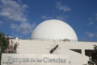 palais_expositions_Grenada_1.jpg