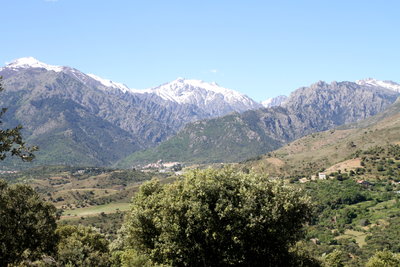 vue de Corte et les montagnes